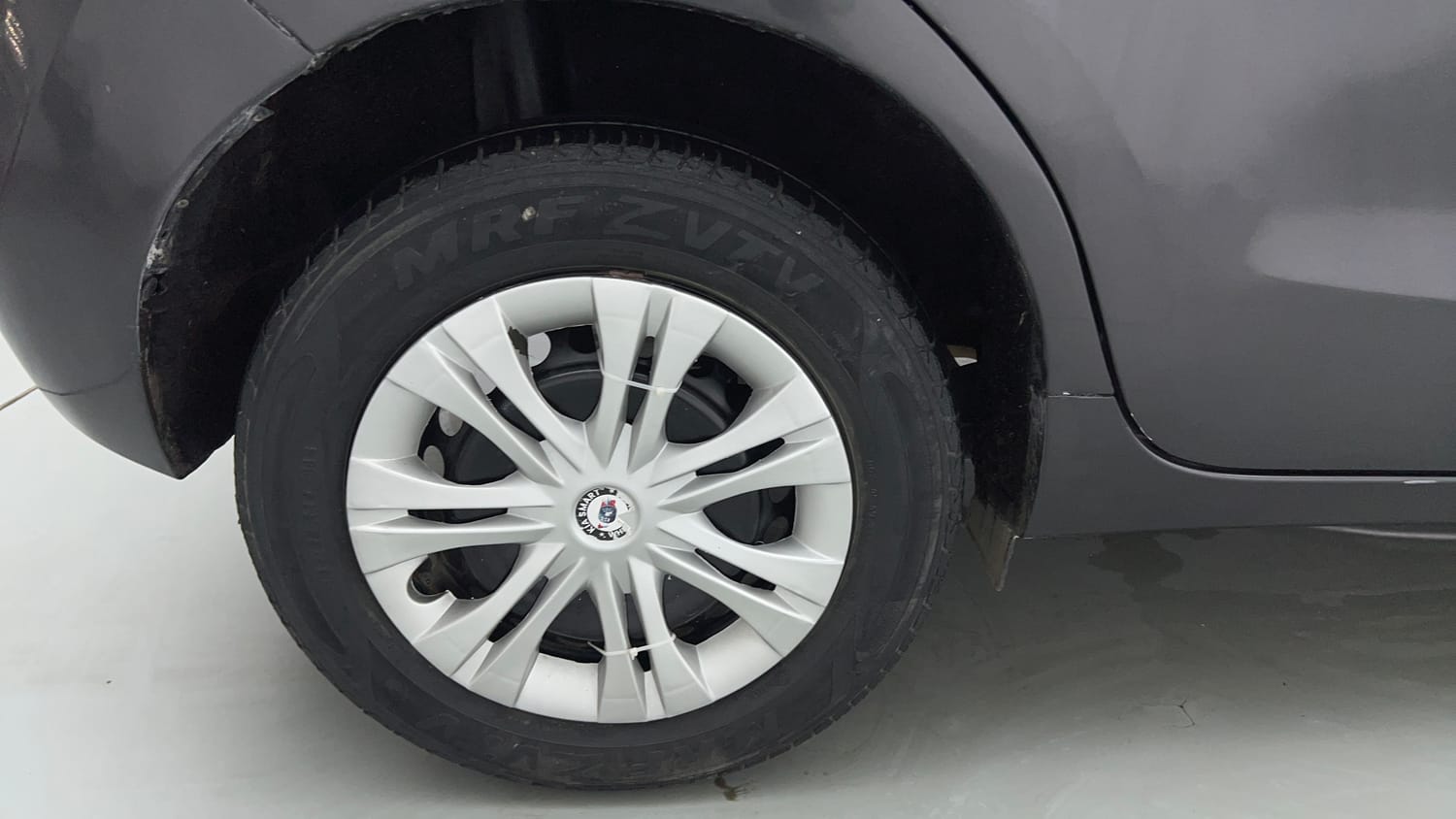 Used 2018 Maruti Suzuki Baleno Delta 1.2 Petrol Manual tyres RIGHT REAR TYRE RIM VIEW