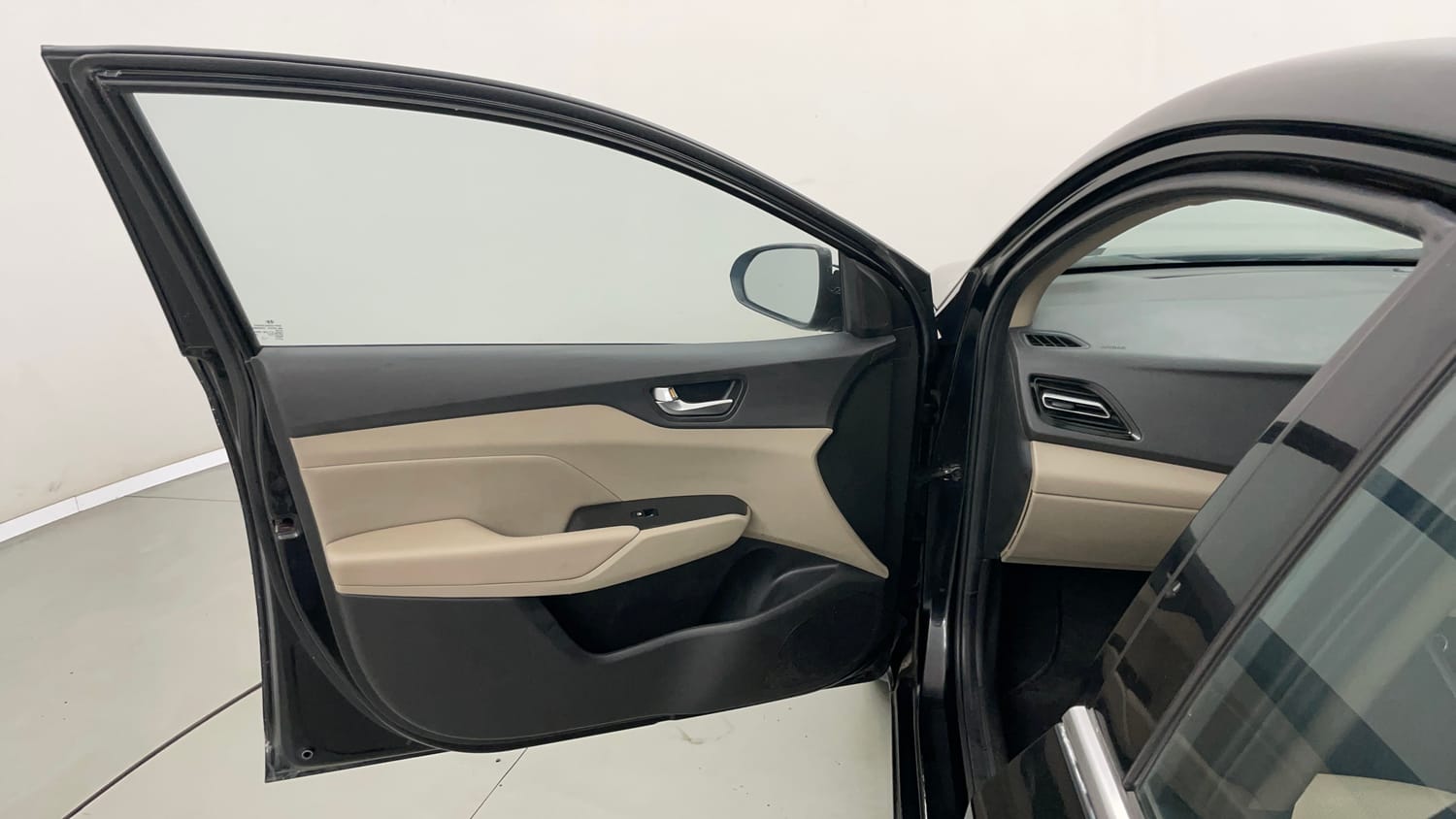 Used 2021 Hyundai Verna SX (O)1.5 MPi Petrol Manual interior LEFT FRONT DOOR OPEN VIEW