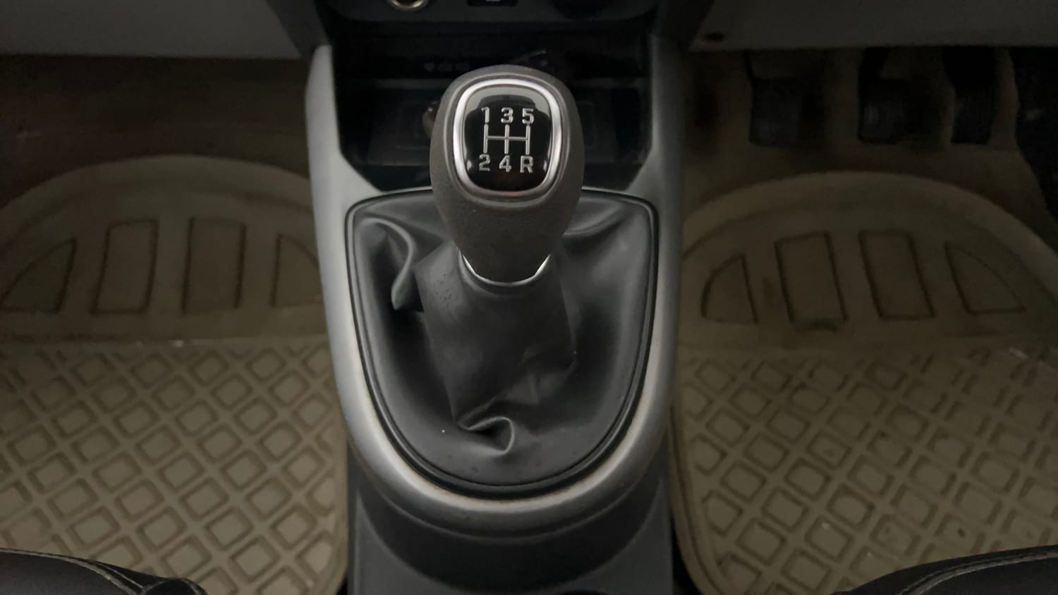 Used 2022 Hyundai Grand i10 Nios Asta 1.2 Kappa VTVT Petrol Manual interior GEAR  KNOB VIEW