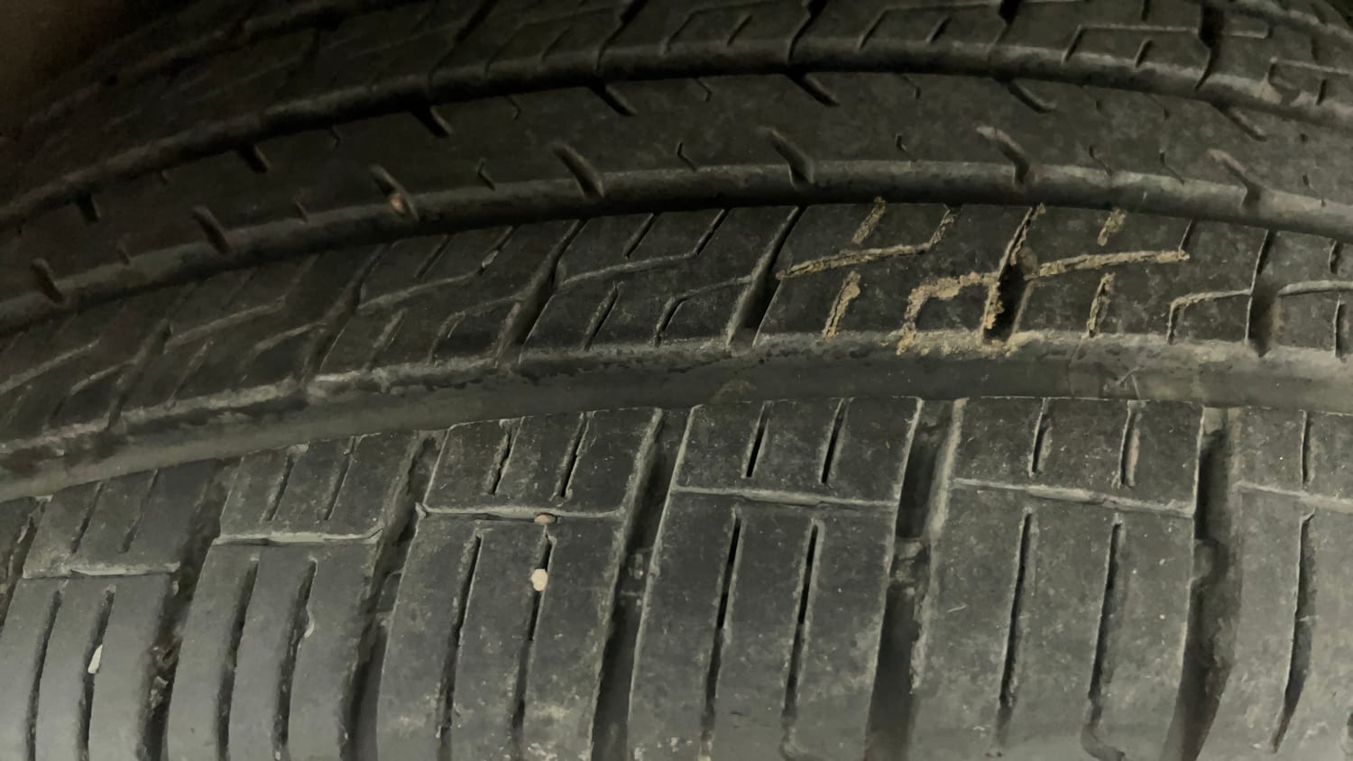 Used 2019 Mahindra XUV500 W11 (O) AT Diesel Automatic tyres LEFT REAR TYRE TREAD VIEW