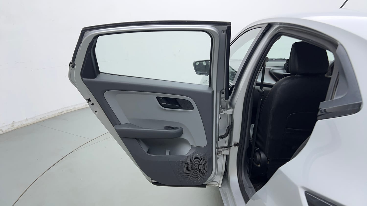Used 2020 Tata Altroz XM Petrol Petrol Manual interior LEFT REAR DOOR OPEN VIEW