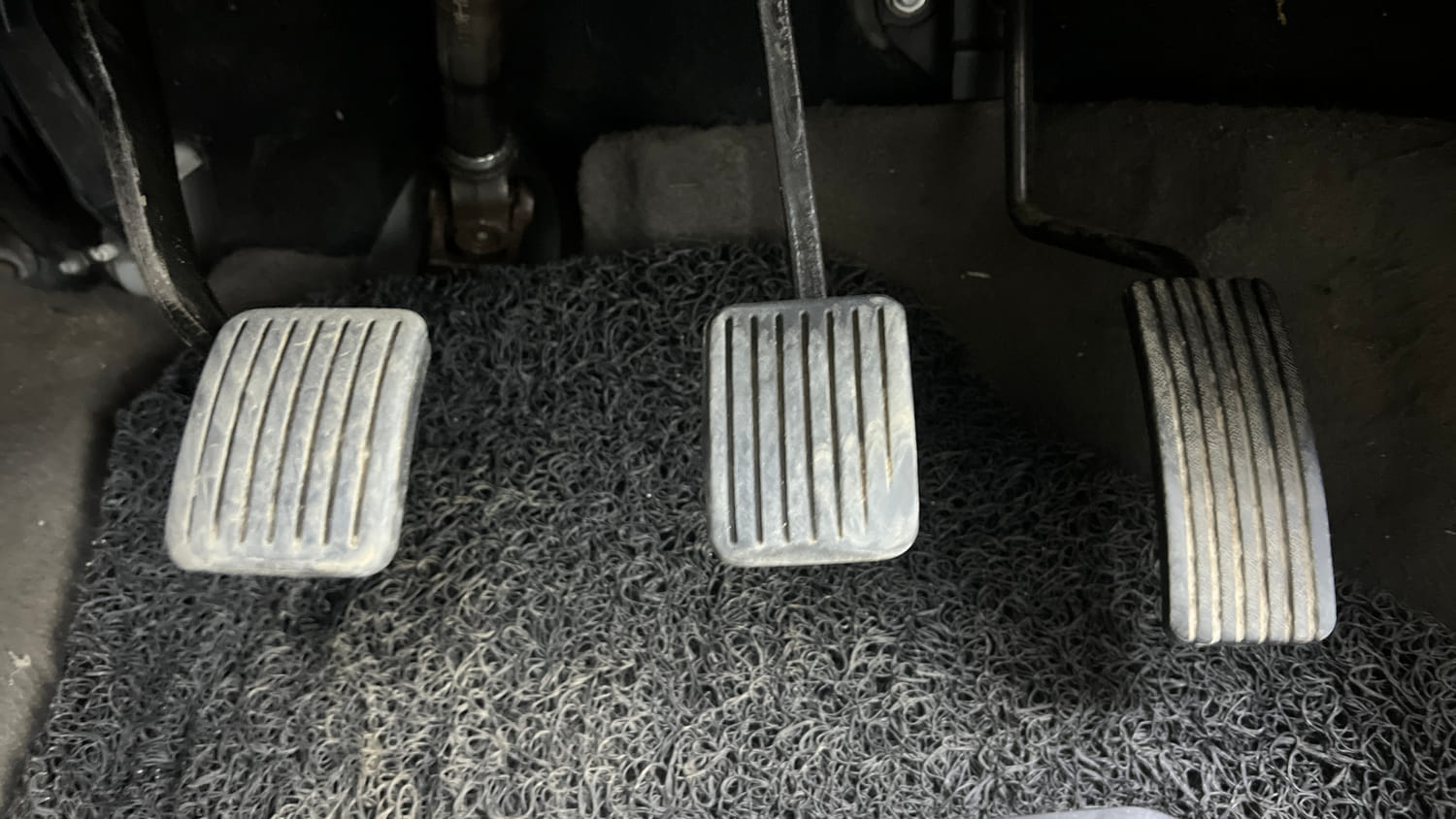 Used 2017 Hyundai i10 Sportz 1.1 iRDE2 Petrol Manual interior PEDALS VIEW