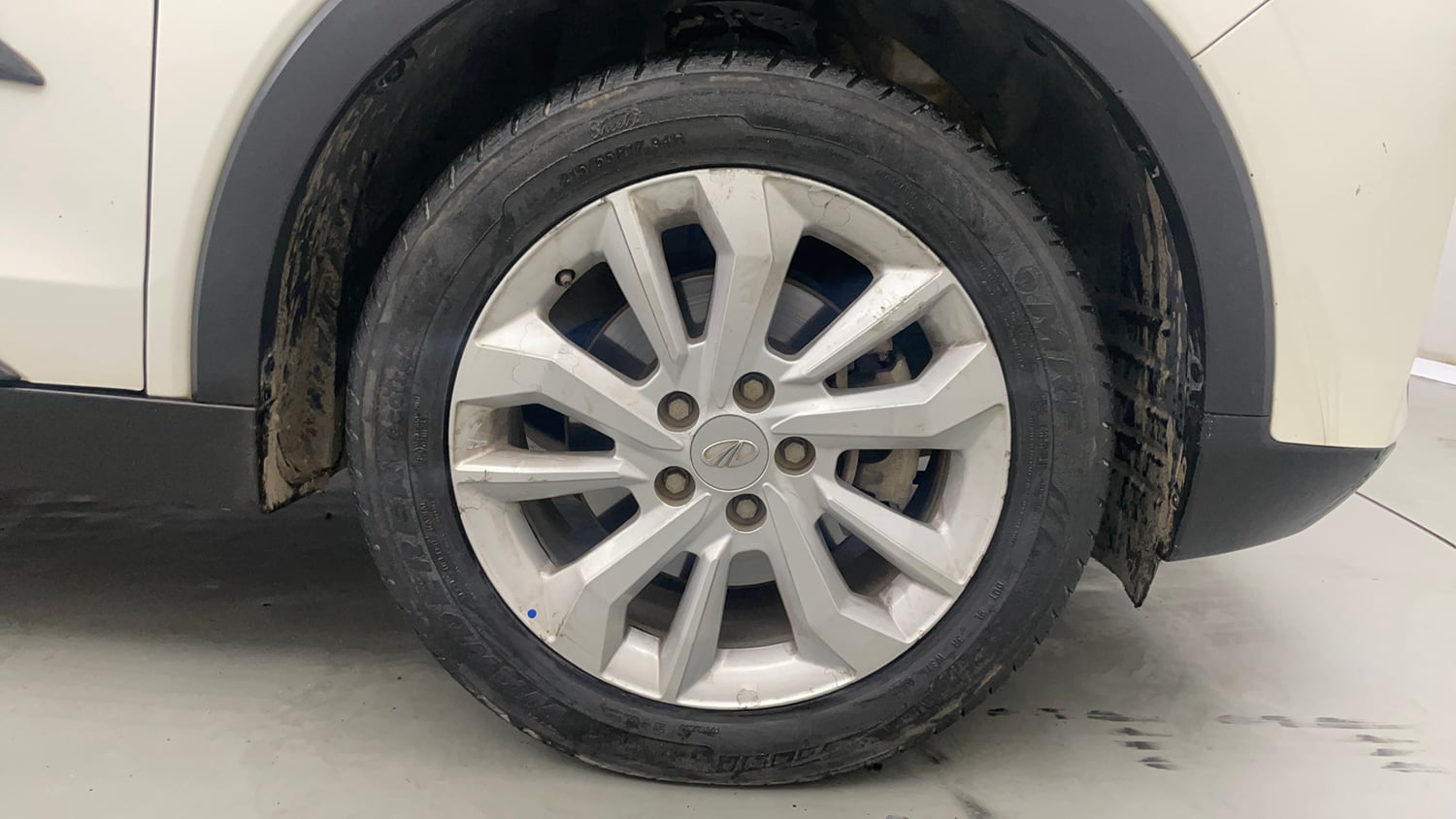 Used 2022 Mahindra XUV 300 W8 1.2 Petrol Petrol Manual tyres RIGHT FRONT TYRE RIM VIEW