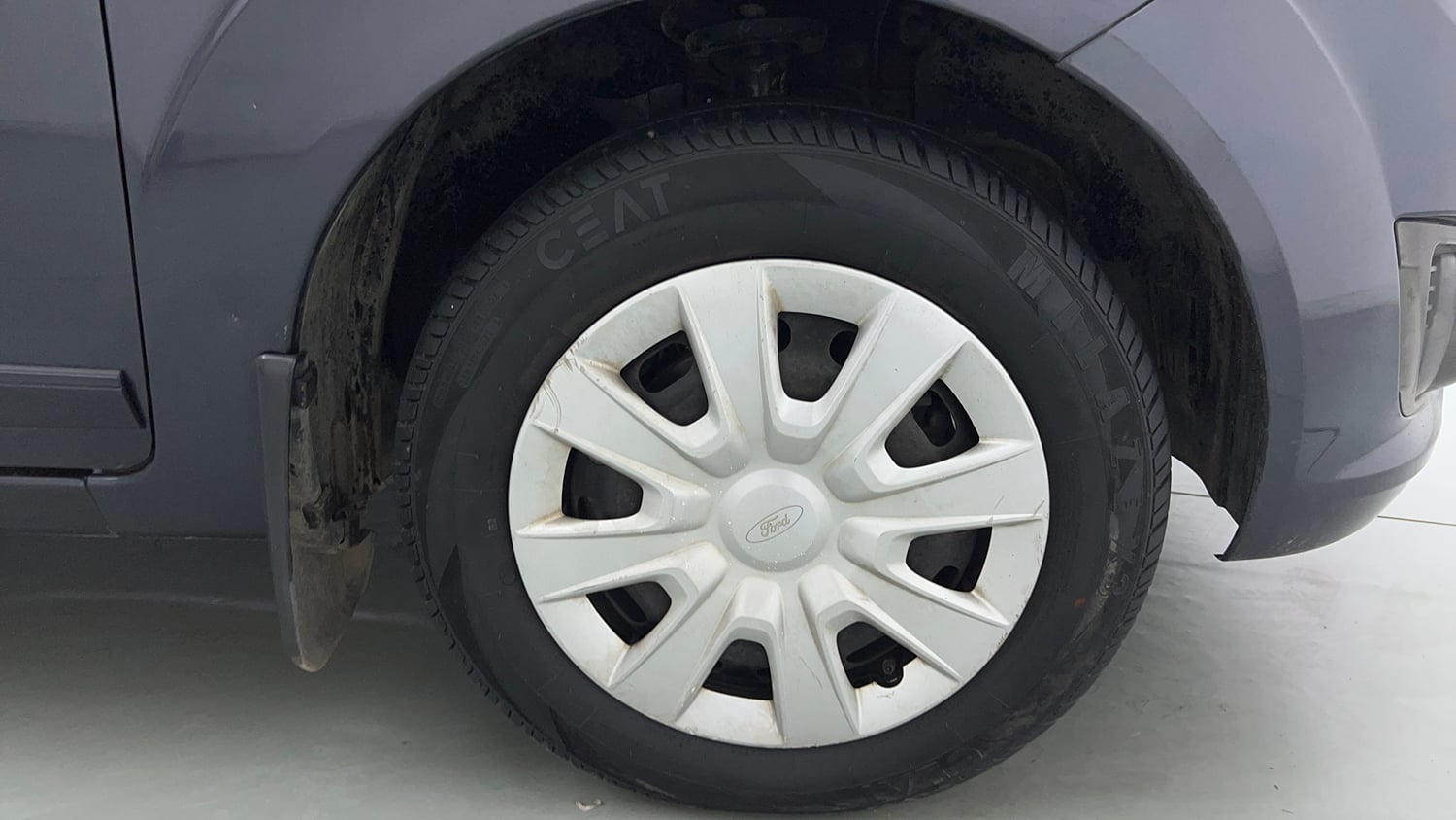 Used 2014 Ford Figo Duratec Petrol EXI 1.2 Petrol Manual tyres RIGHT FRONT TYRE RIM VIEW