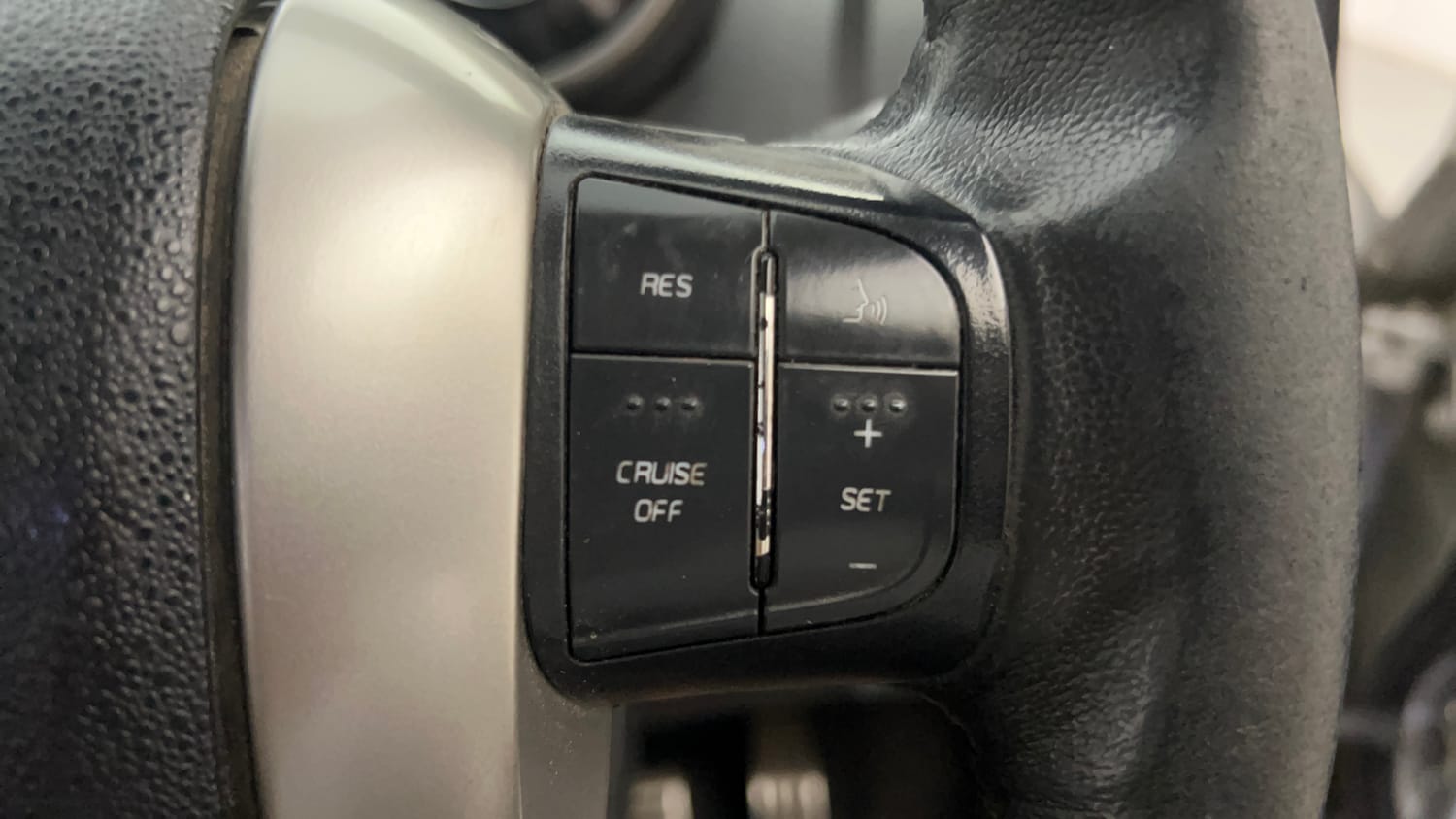 Used 2019 Mahindra XUV500 W11 (O) AT Diesel Automatic top_features Cruise control