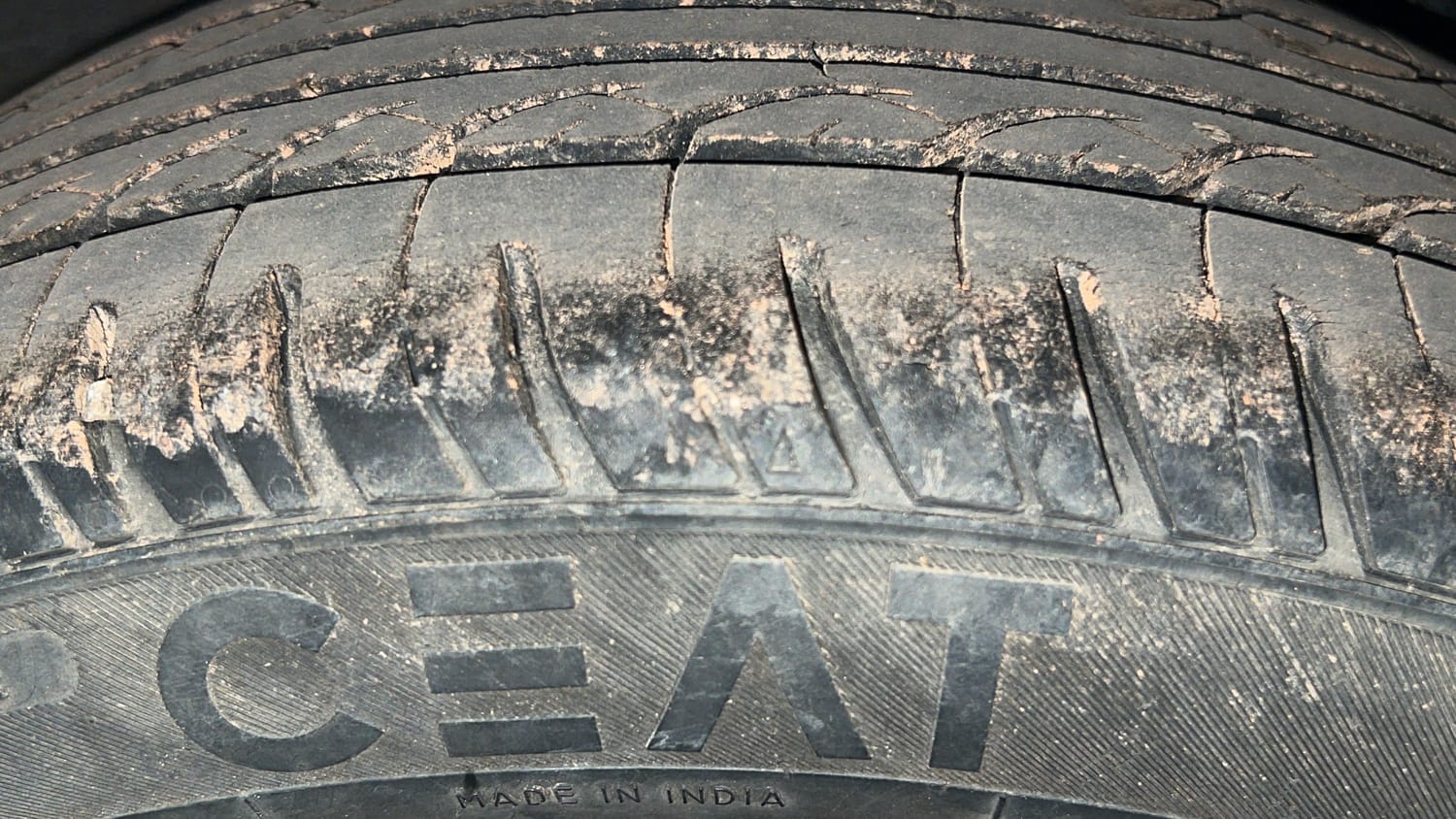 Used 2014 Hyundai Xcent S 1.2 Petrol Manual tyres LEFT REAR TYRE TREAD VIEW