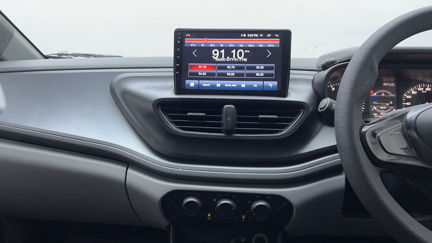 Used 2020 Tata Altroz XM Petrol Petrol Manual top_features Integrated (in-dash) music system