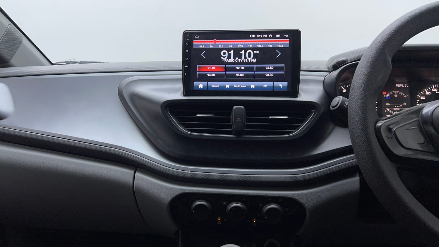 Used 2020 Tata Altroz XM Petrol Petrol Manual interior MUSIC SYSTEM & AC CONTROL VIEW