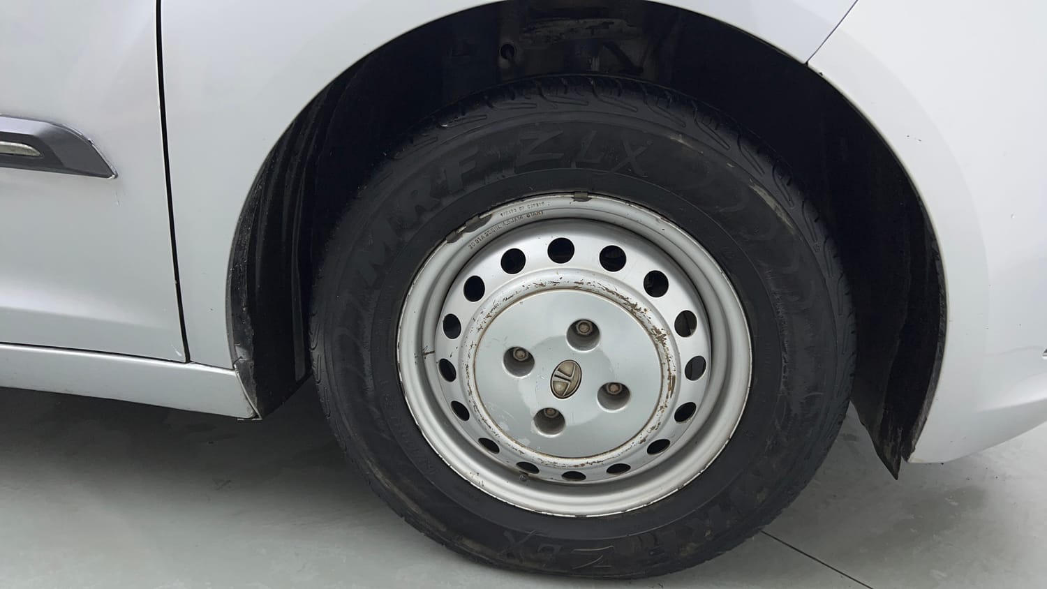 Used 2020 Tata Altroz XM Petrol Petrol Manual tyres RIGHT FRONT TYRE RIM VIEW