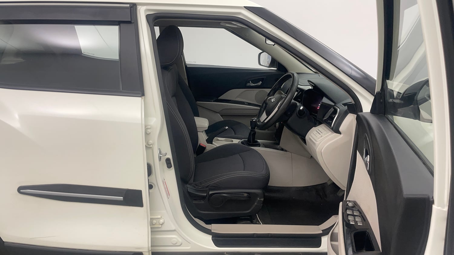 Used 2022 Mahindra XUV 300 W8 1.2 Petrol Petrol Manual interior RIGHT SIDE FRONT DOOR CABIN VIEW