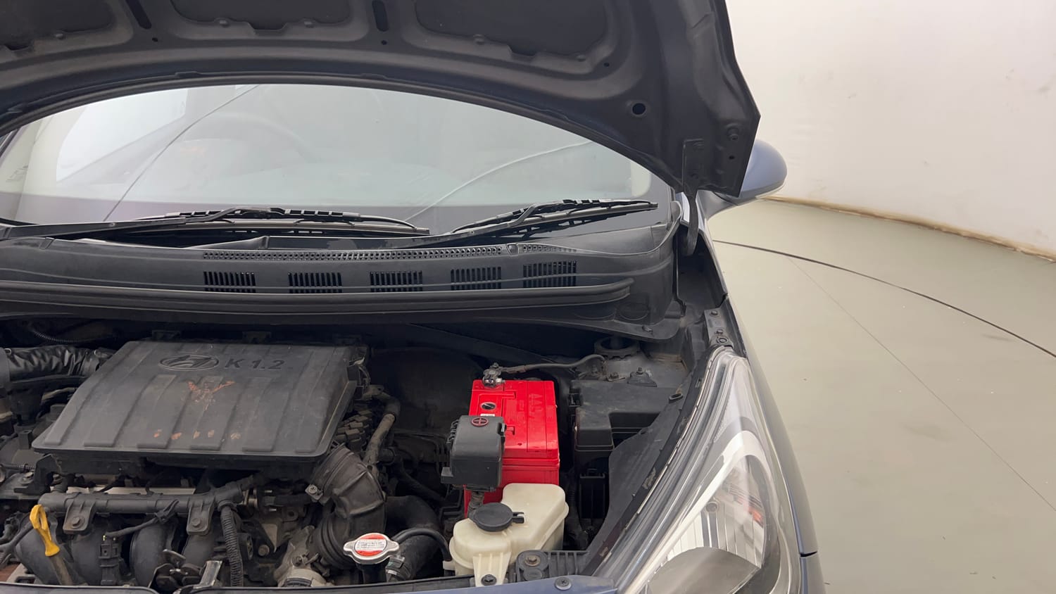 Used 2014 Hyundai Xcent S 1.2 Petrol Manual engine ENGINE LEFT SIDE HINGE & APRON VIEW