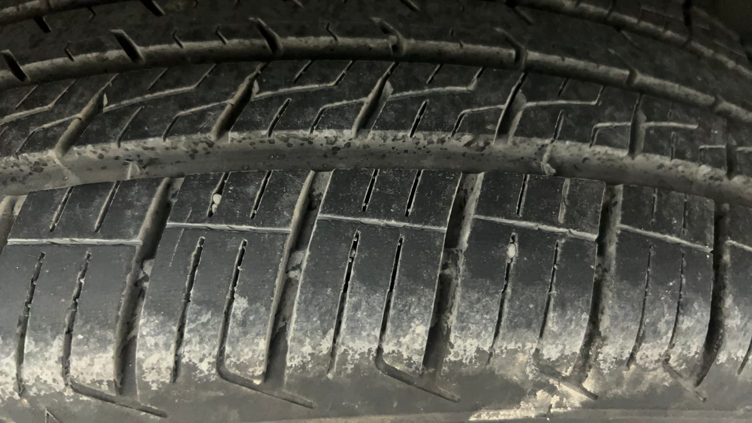 Used 2019 Mahindra XUV500 W11 (O) AT Diesel Automatic tyres RIGHT REAR TYRE TREAD VIEW