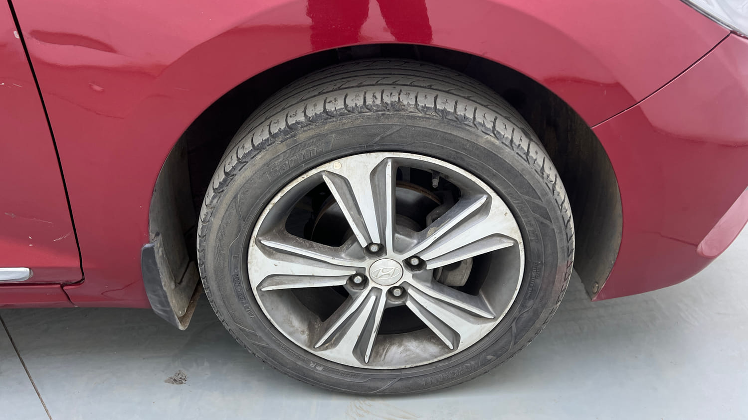 Used 2019 Hyundai Verna SX (O)1.6 VTVT Petrol Manual tyres RIGHT FRONT TYRE RIM VIEW