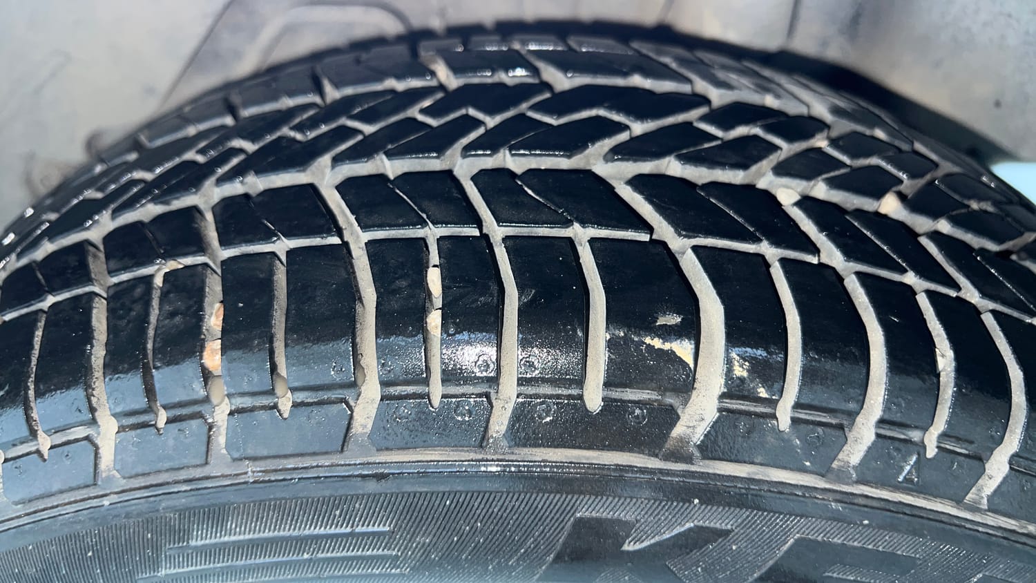 Used 2016 Ford Figo Aspire Trend 1.2 Ti-VCT Petrol Manual tyres LEFT REAR TYRE TREAD VIEW