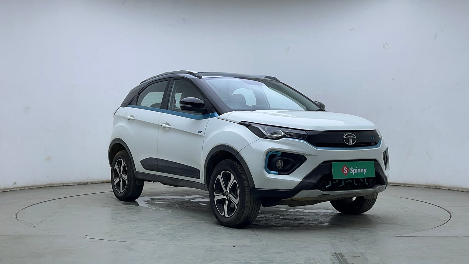 Used 2022 Tata Nexon EV XZ Plus LUX Electric Automatic exterior RIGHT FRONT CORNER VIEW