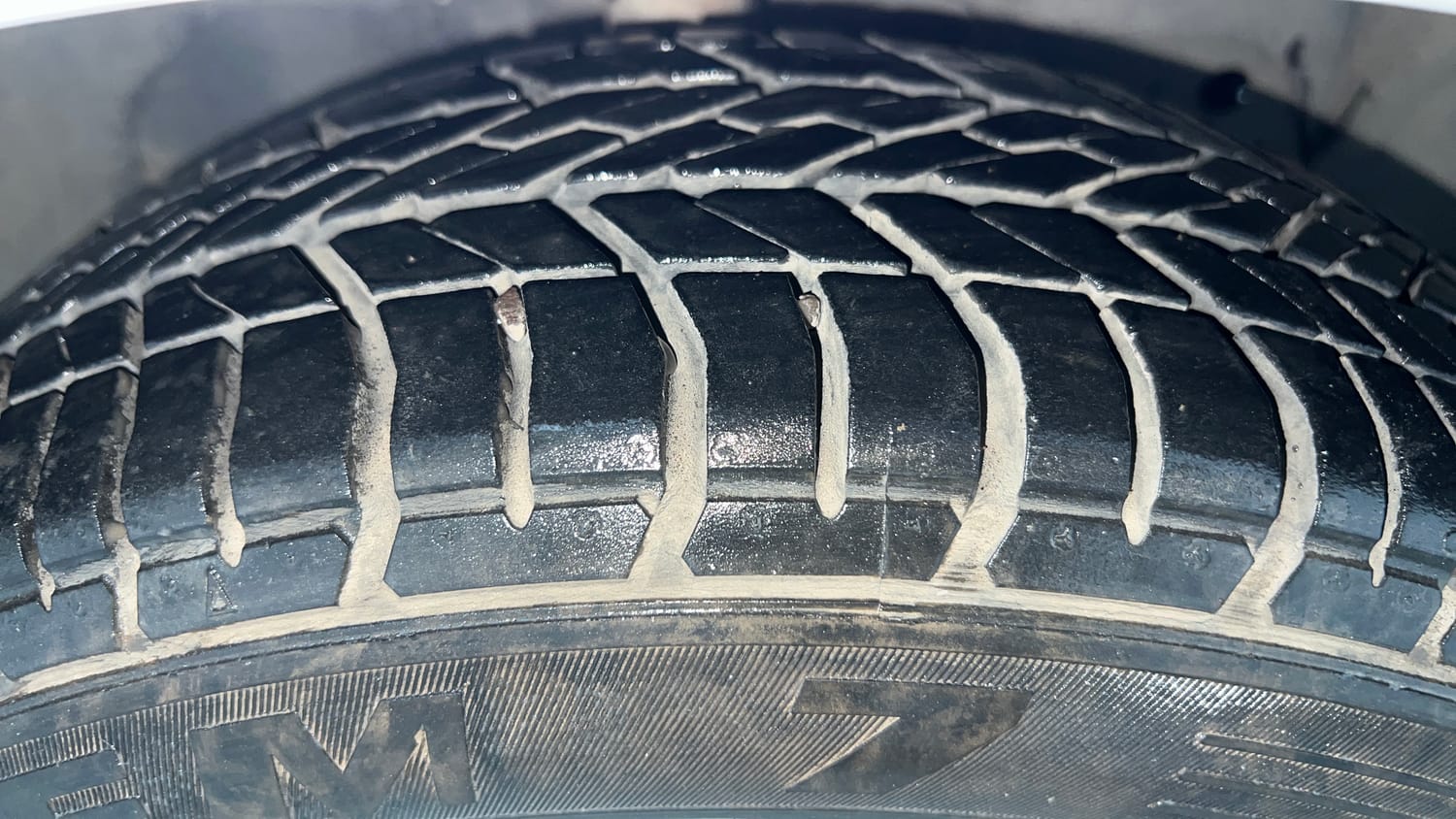 Used 2016 Ford Figo Aspire Trend 1.2 Ti-VCT Petrol Manual tyres RIGHT FRONT TYRE TREAD VIEW