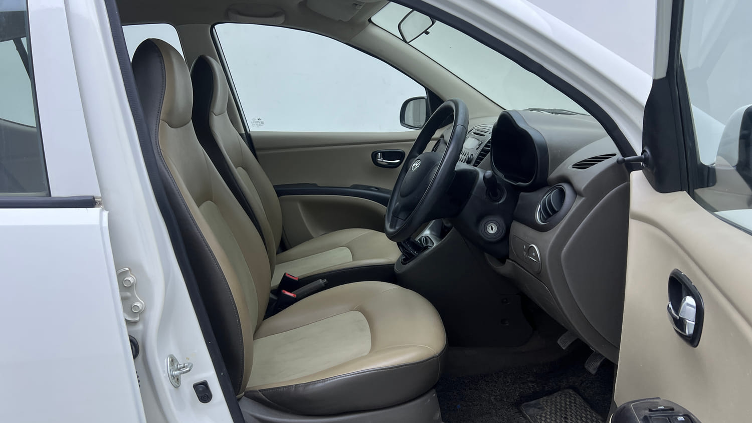 Used 2017 Hyundai i10 Sportz 1.1 iRDE2 Petrol Manual interior RIGHT SIDE FRONT DOOR CABIN VIEW