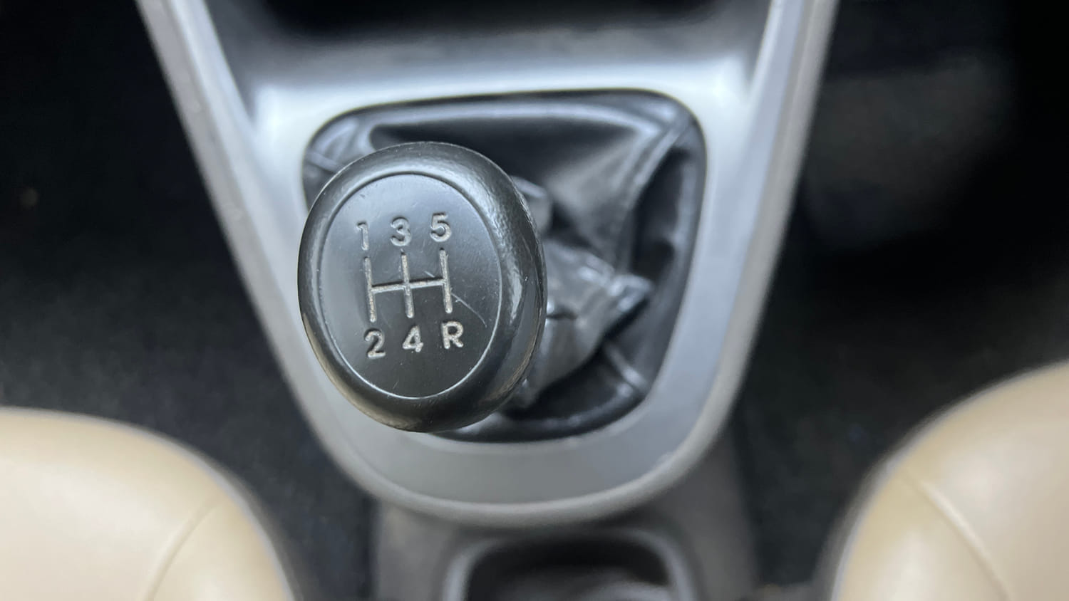 Used 2017 Hyundai i10 Sportz 1.1 iRDE2 Petrol Manual interior GEAR  KNOB VIEW