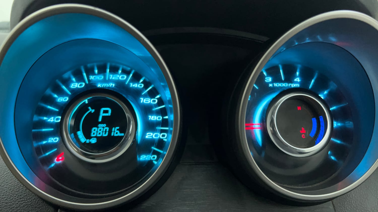 Used 2019 Mahindra XUV500 W11 (O) AT Diesel Automatic interior CLUSTERMETER VIEW