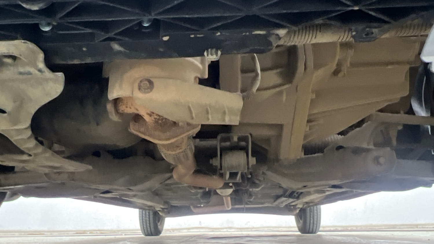 Used 2017 Hyundai i10 Sportz 1.1 iRDE2 Petrol Manual extra FRONT LEFT UNDERBODY VIEW