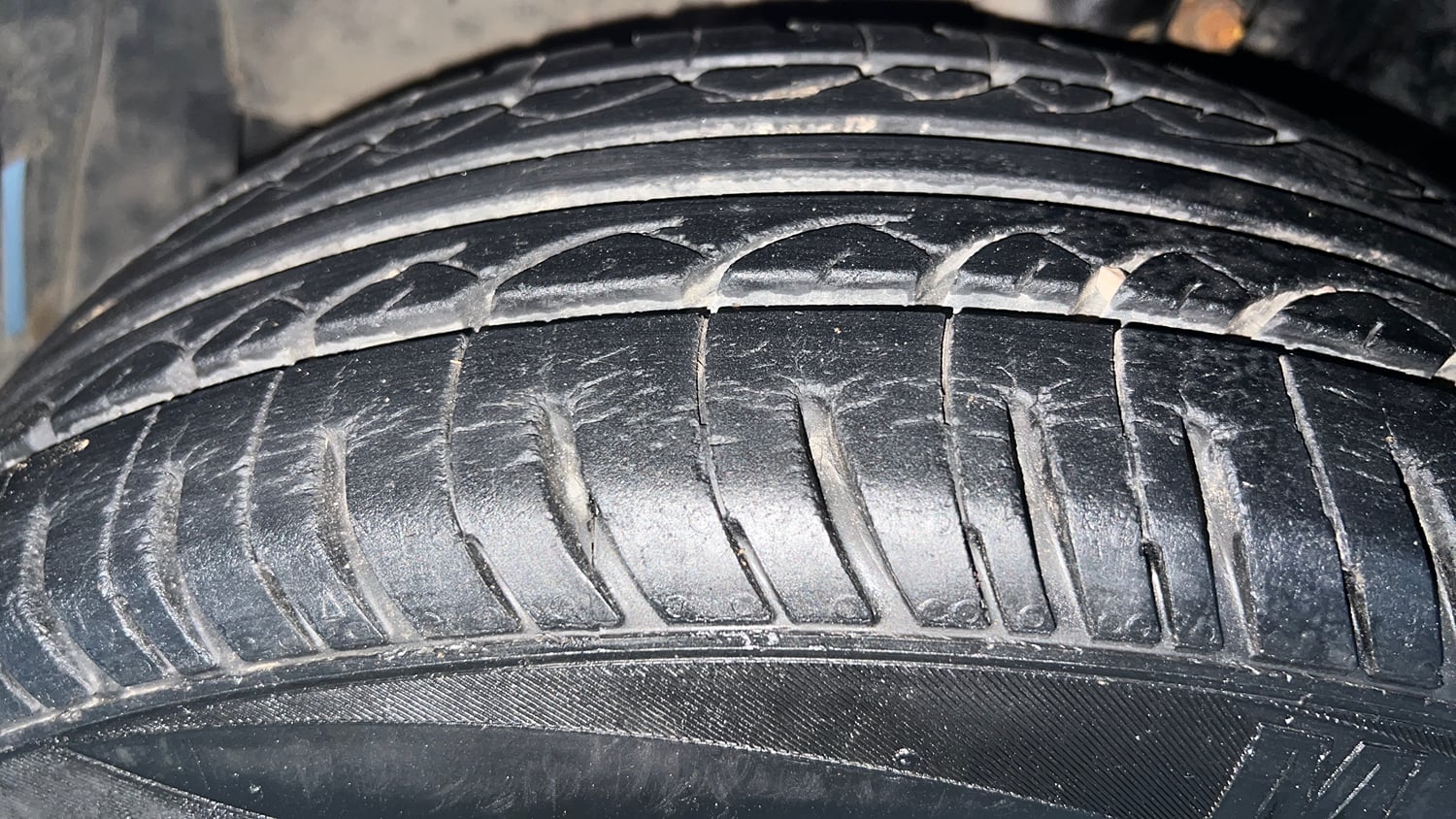 Used 2014 Ford Figo Duratec Petrol EXI 1.2 Petrol Manual tyres LEFT FRONT TYRE TREAD VIEW