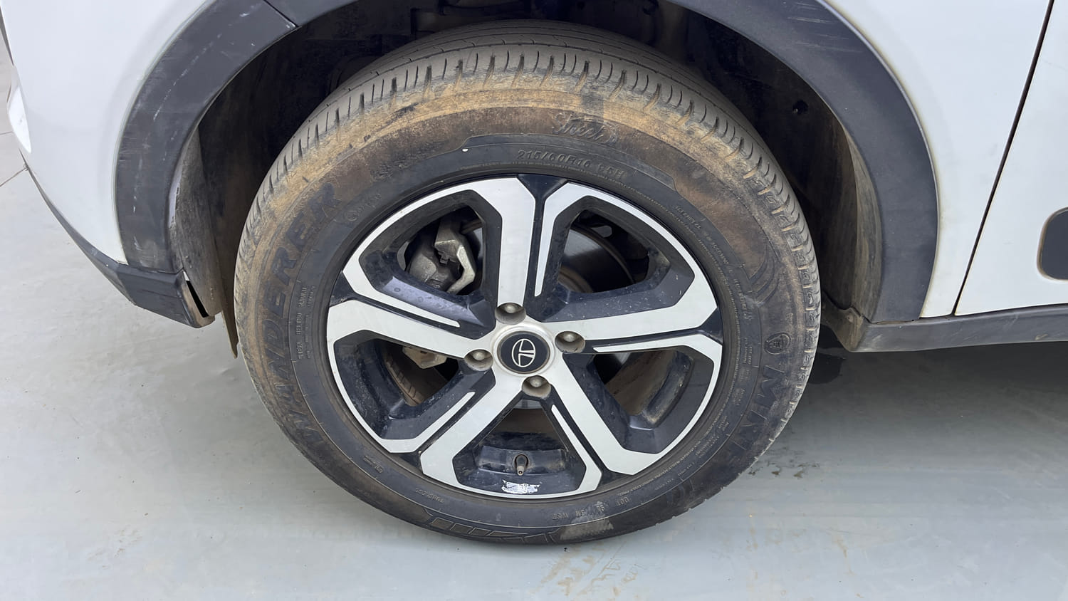 Used 2022 Tata Nexon EV XZ Plus LUX Electric Automatic tyres LEFT FRONT TYRE RIM VIEW