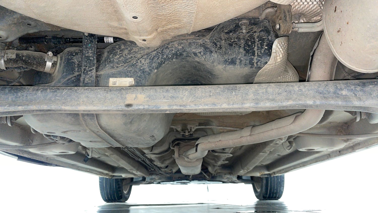 Used 2022 Mahindra XUV 300 W8 1.2 Petrol Petrol Manual extra REAR UNDERBODY VIEW (TAKEN FROM REAR)