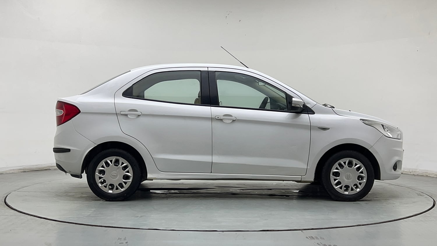 Used 2016 Ford Figo Aspire Trend 1.2 Ti-VCT Petrol Manual exterior RIGHT SIDE VIEW