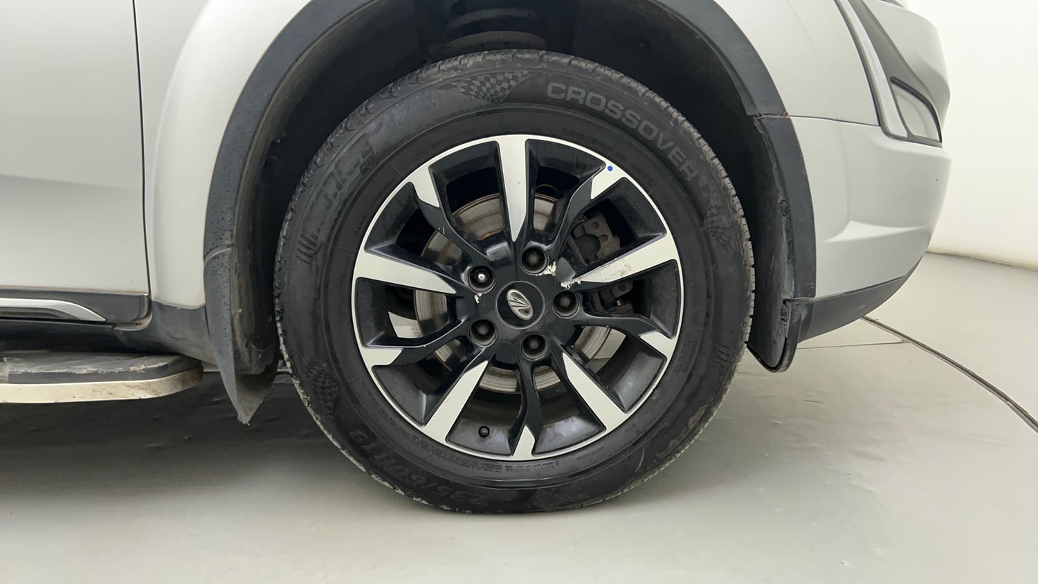 Used 2019 Mahindra XUV500 W11 (O) AT Diesel Automatic tyres RIGHT FRONT TYRE RIM VIEW