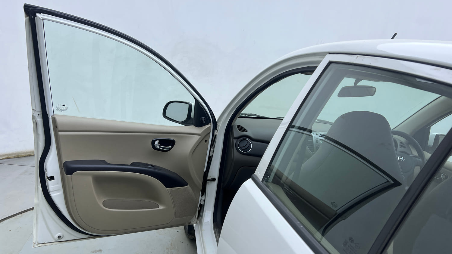 Used 2017 Hyundai i10 Sportz 1.1 iRDE2 Petrol Manual interior LEFT FRONT DOOR OPEN VIEW