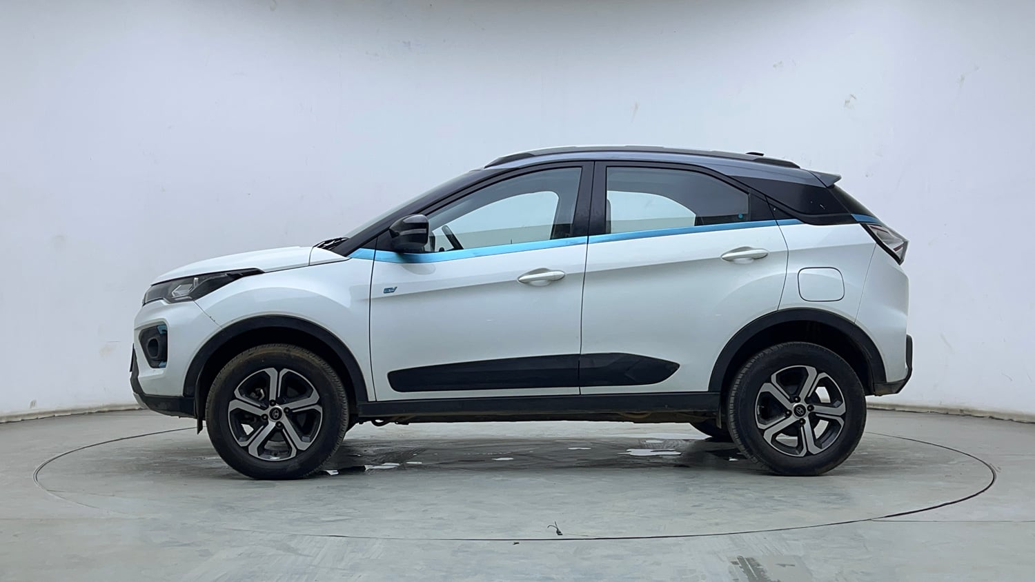 Used 2022 Tata Nexon EV XZ Plus LUX Electric Automatic exterior LEFT SIDE VIEW