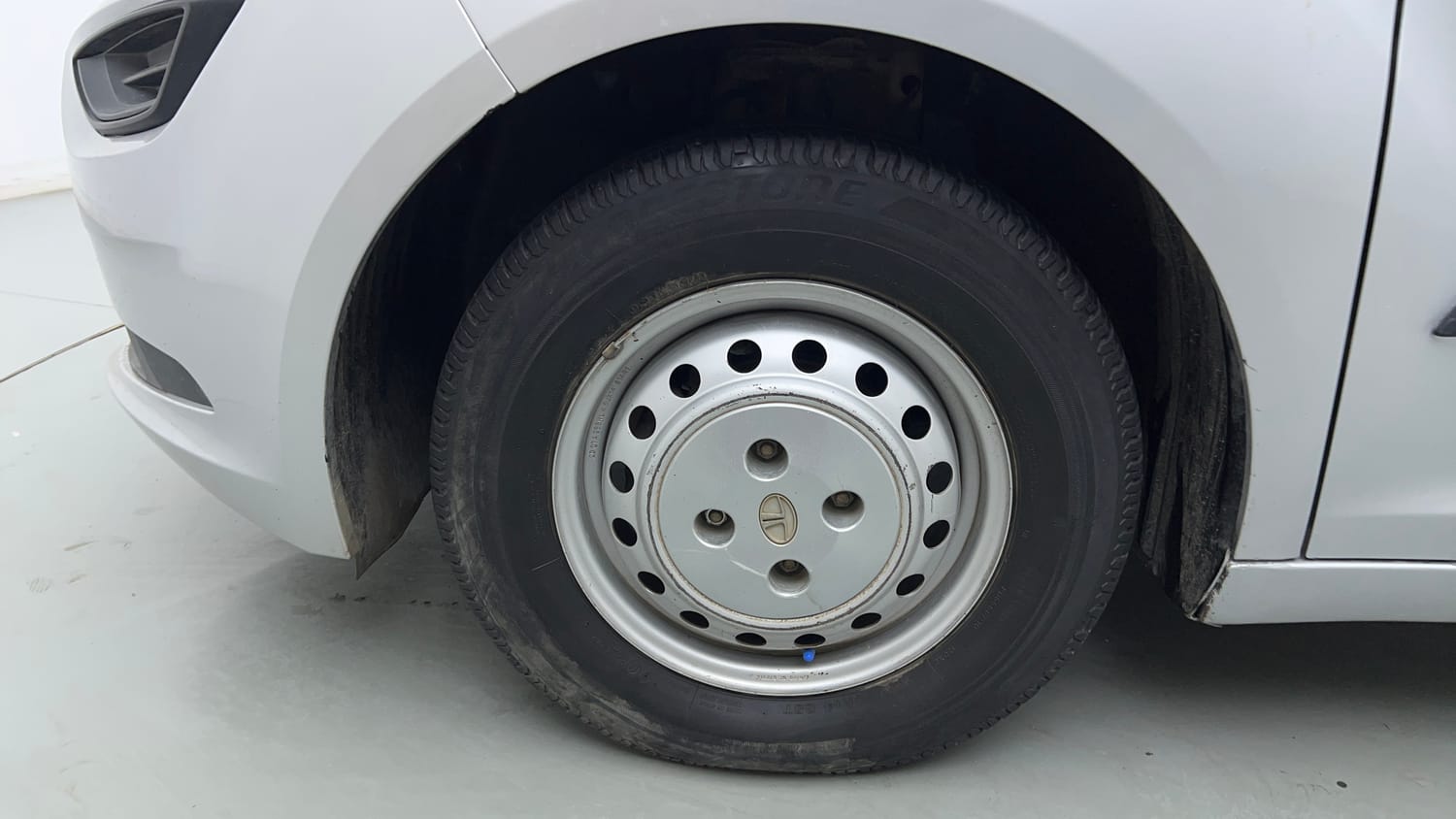 Used 2020 Tata Altroz XM Petrol Petrol Manual tyres LEFT FRONT TYRE RIM VIEW
