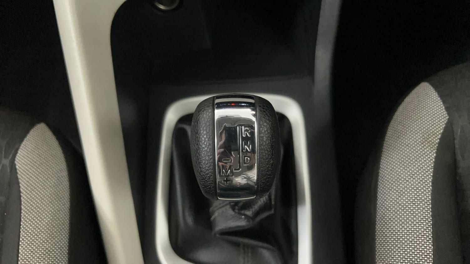 Used 2024 Nissan Magnite XL AMT Petrol Automatic interior GEAR  KNOB VIEW