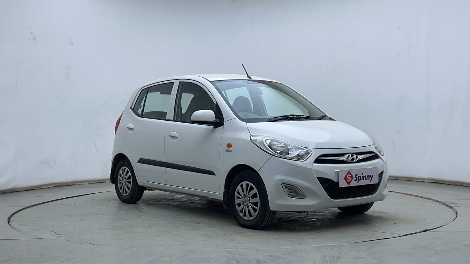 Used 2017 Hyundai i10 Sportz 1.1 iRDE2 Petrol Manual exterior RIGHT FRONT CORNER VIEW
