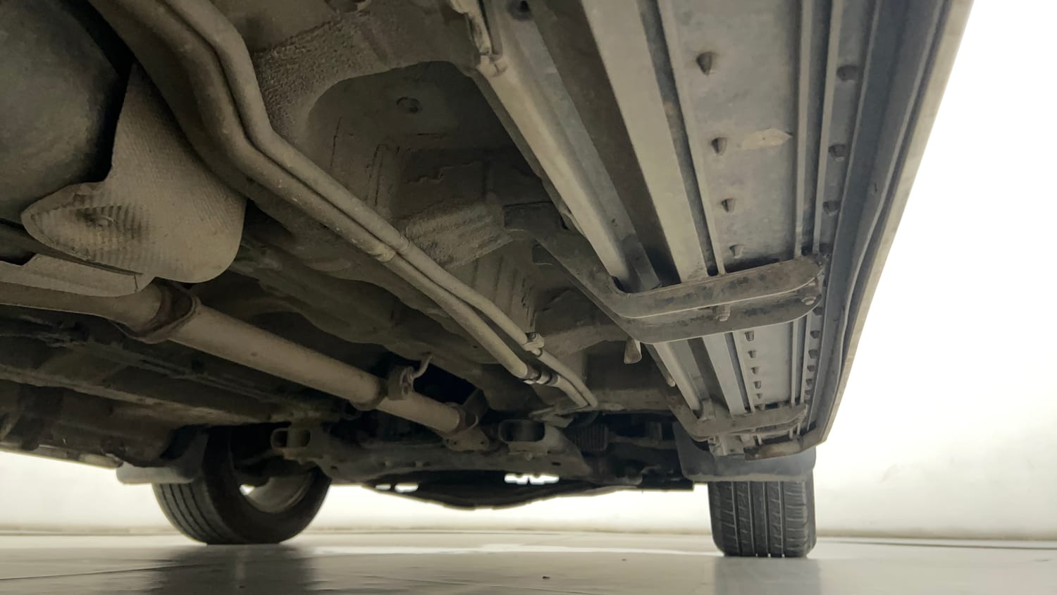 Used 2019 Mahindra XUV500 W11 (O) AT Diesel Automatic extra REAR RIGHT UNDERBODY VIEW
