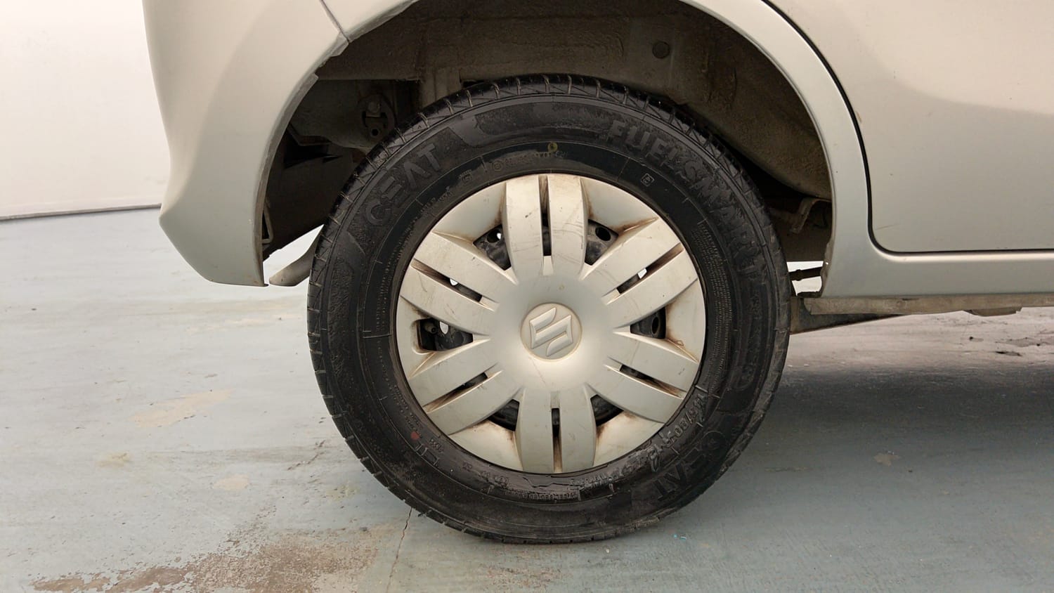 Used 2022 Maruti Suzuki Alto 800 VXi Petrol Manual tyres RIGHT REAR TYRE RIM VIEW