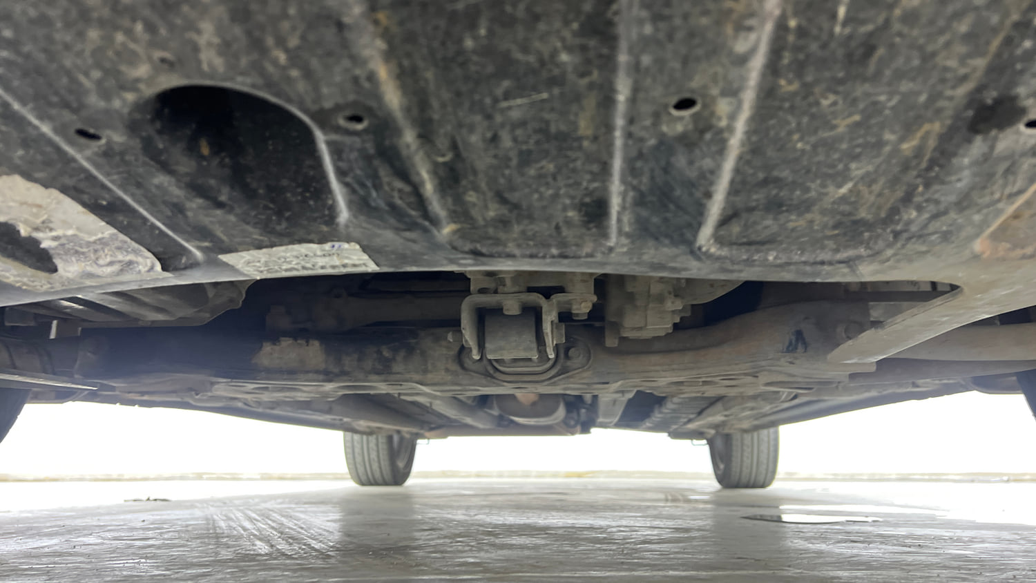 Used 2019 Hyundai Verna SX (O)1.6 VTVT Petrol Manual extra FRONT LEFT UNDERBODY VIEW