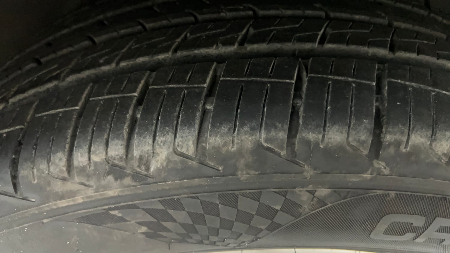 Used 2019 Mahindra XUV500 W11 (O) AT Diesel Automatic tyres RIGHT FRONT TYRE TREAD VIEW