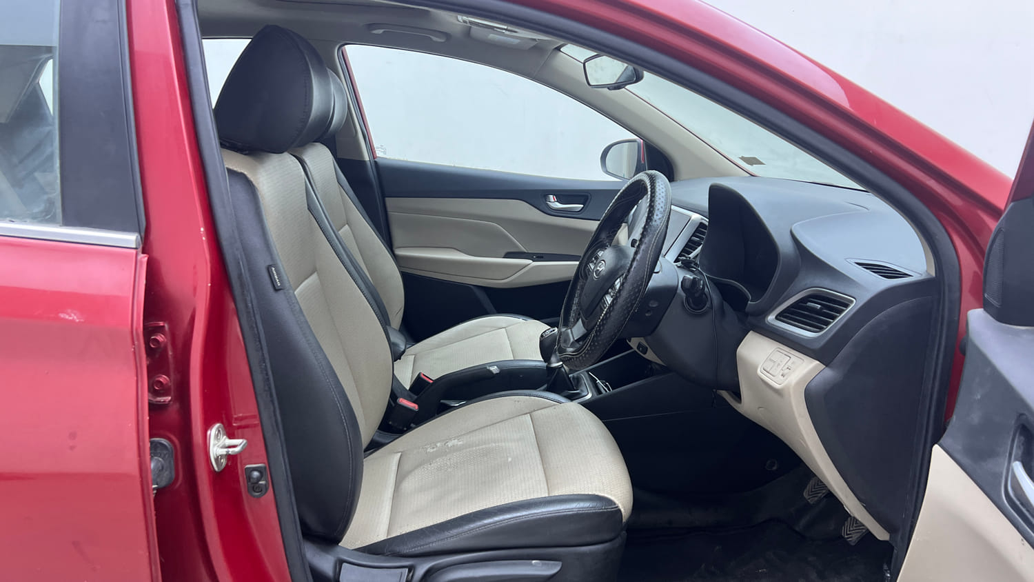 Used 2019 Hyundai Verna SX (O)1.6 VTVT Petrol Manual interior RIGHT SIDE FRONT DOOR CABIN VIEW