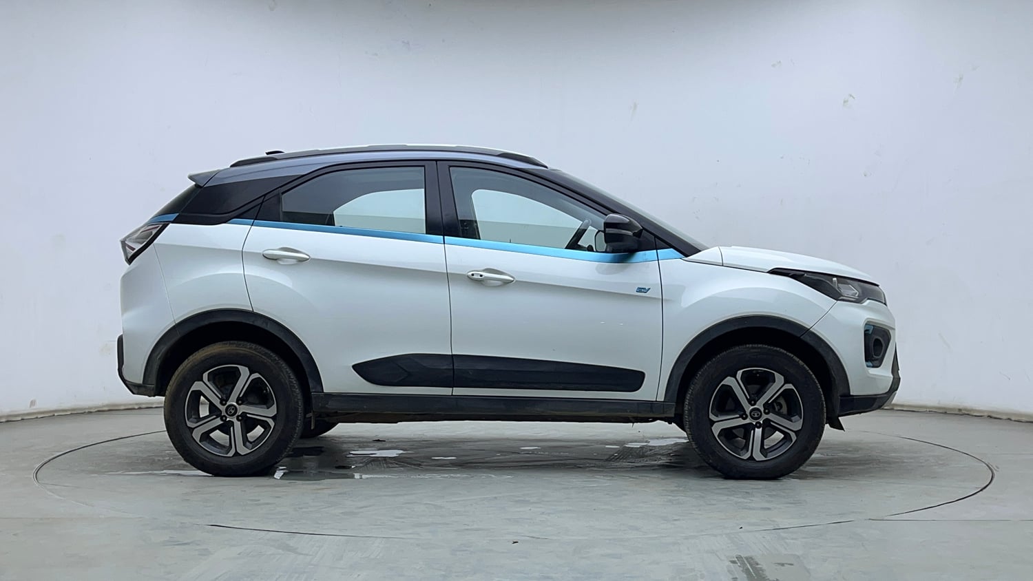 Used 2022 Tata Nexon EV XZ Plus LUX Electric Automatic exterior RIGHT SIDE VIEW