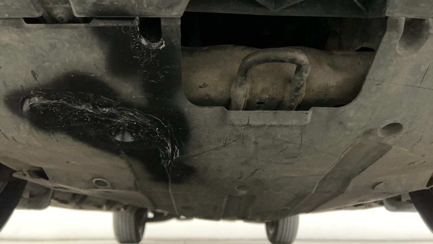 Used 2019 Mahindra XUV500 W11 (O) AT Diesel Automatic extra FRONT LEFT UNDERBODY VIEW