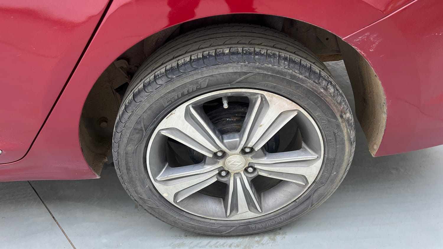 Used 2019 Hyundai Verna SX (O)1.6 VTVT Petrol Manual tyres LEFT REAR TYRE RIM VIEW