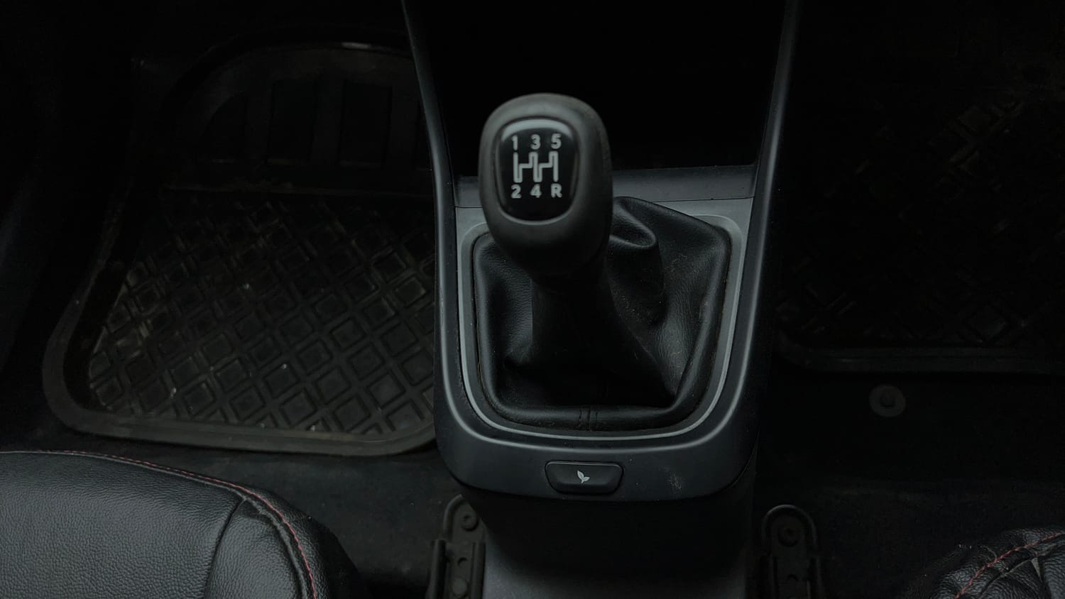 Used 2020 Tata Altroz XM Petrol Petrol Manual interior GEAR  KNOB VIEW