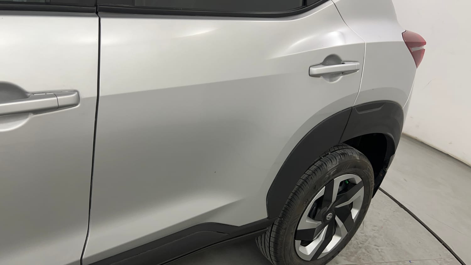 Used 2024 Nissan Magnite XL AMT Petrol Automatic dents MINOR SCRATCH