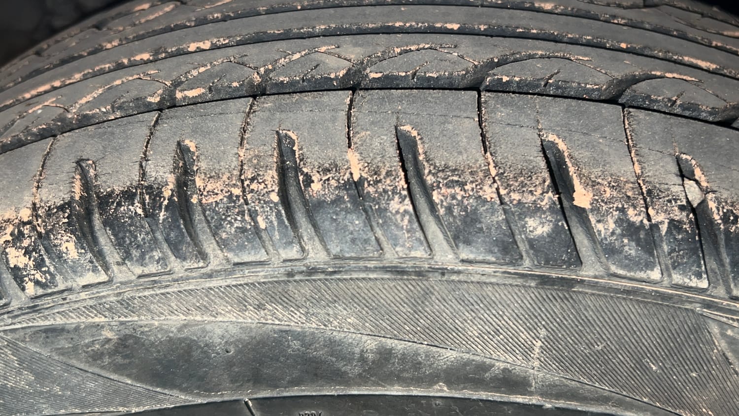 Used 2014 Hyundai Xcent S 1.2 Petrol Manual tyres RIGHT REAR TYRE TREAD VIEW