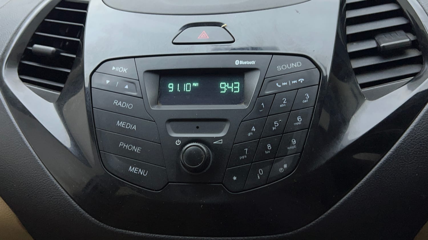Used 2016 Ford Figo Aspire Trend 1.2 Ti-VCT Petrol Manual top_features Integrated (in-dash) music system