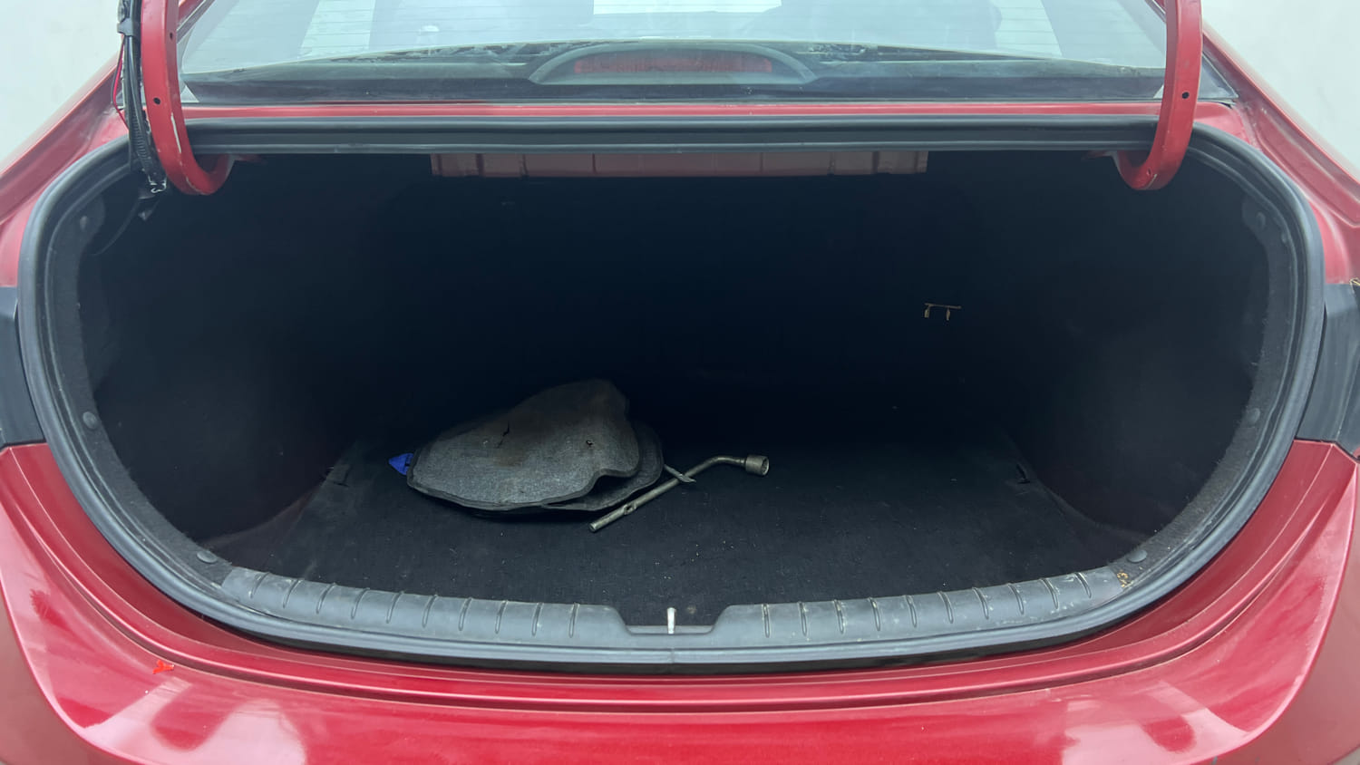 Used 2019 Hyundai Verna SX (O)1.6 VTVT Petrol Manual interior DICKY INSIDE VIEW