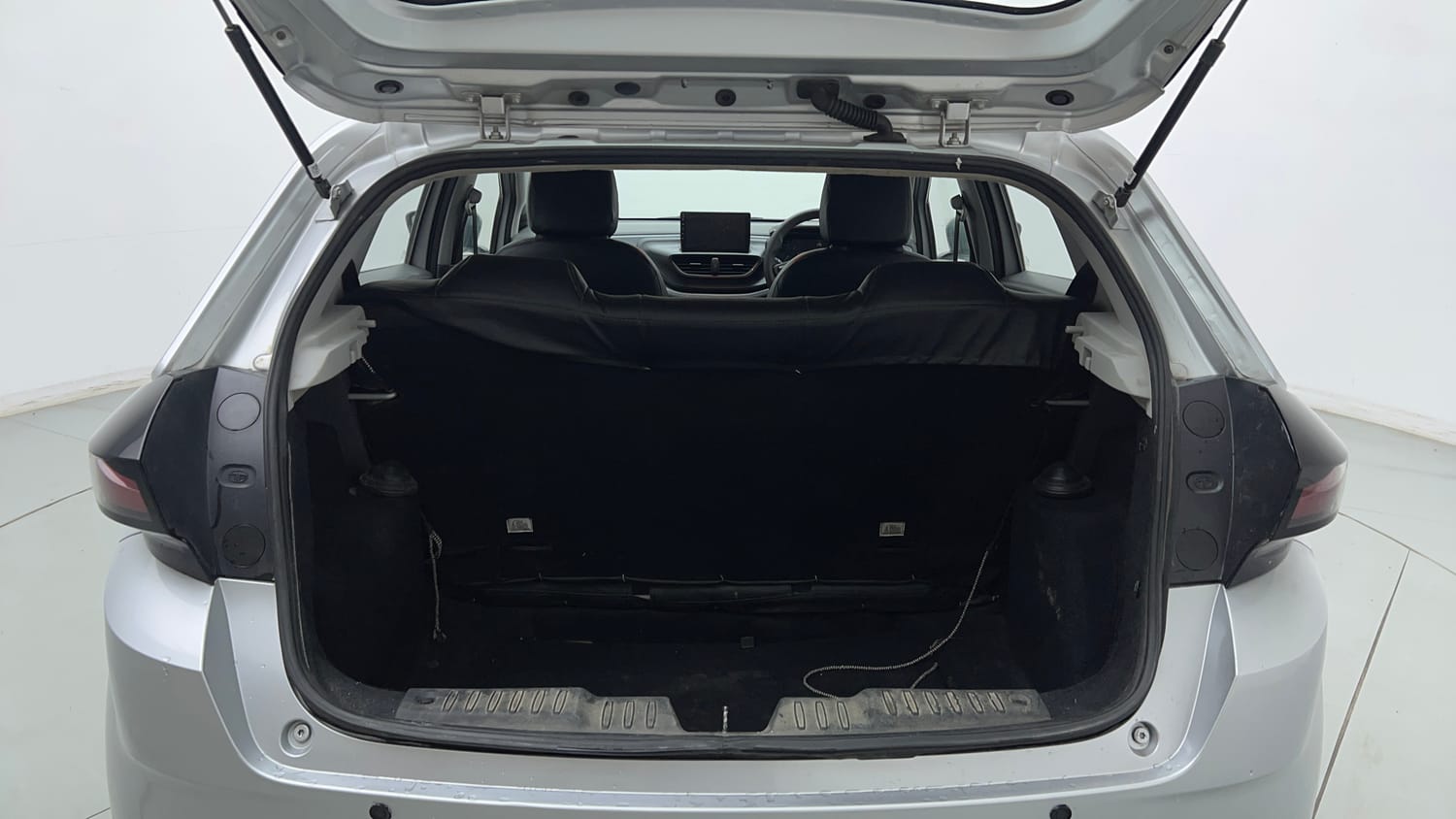 Used 2020 Tata Altroz XM Petrol Petrol Manual interior DICKY INSIDE VIEW