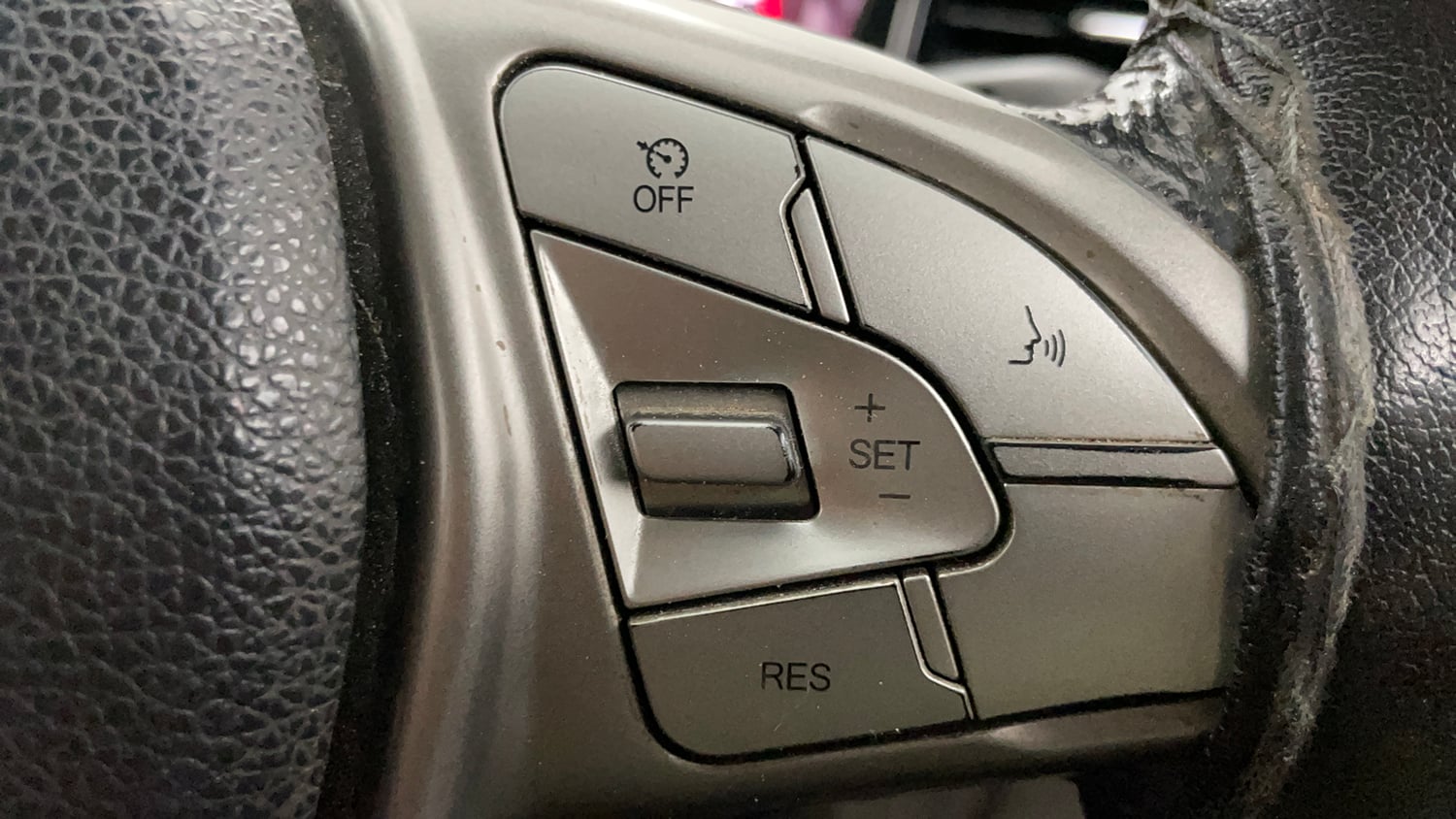 Used 2022 Mahindra XUV 300 W8 1.2 Petrol Petrol Manual top_features Cruise control