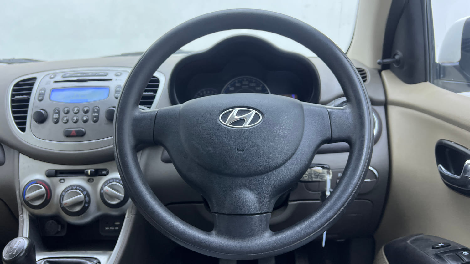 Used 2017 Hyundai i10 Sportz 1.1 iRDE2 Petrol Manual interior STEERING VIEW